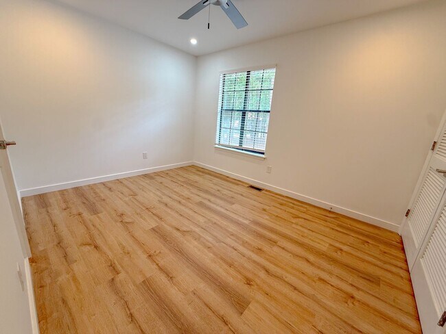 Building Photo - 4247 The Oaks Dr