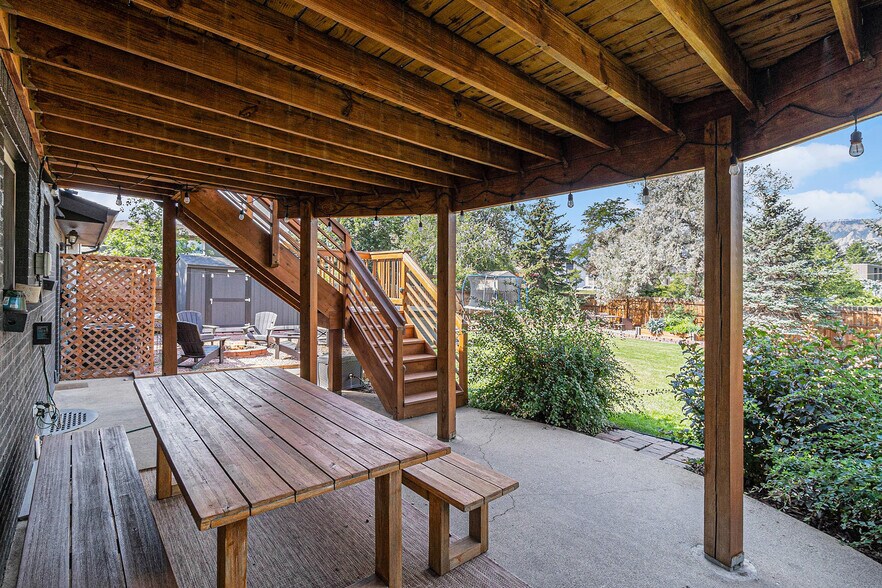 Building Photo - 219 Seminole Dr