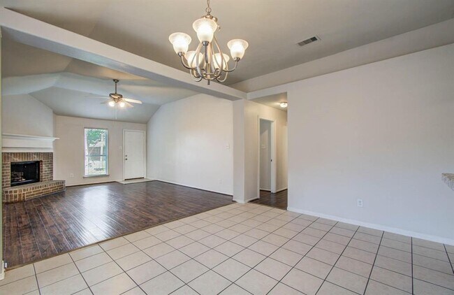 Building Photo - 21903 Silverfield Park Ln
