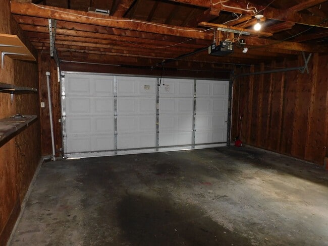 Building Photo - Beautiful 3 bedroom 2 bath Single Family H...