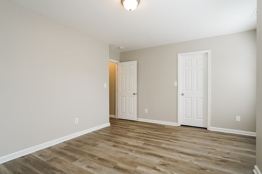 Building Photo - 8115 Willowglen Dr