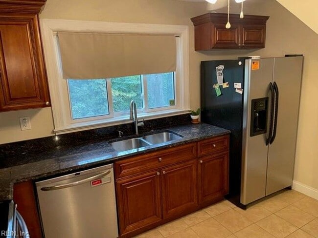 Building Photo - NORFOLK HOME W/LARGE FENCED YARD FOR RENT!