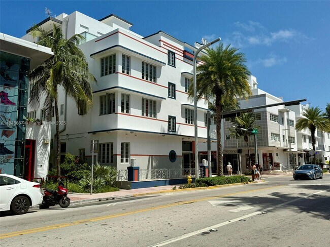 Building Photo - 901 Collins Ave