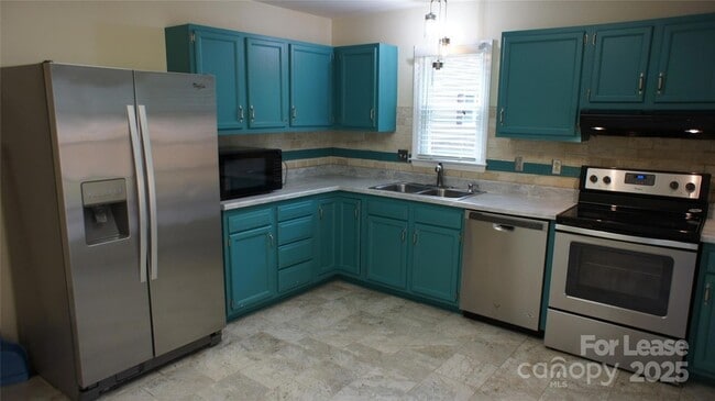 Building Photo - 8306 Summerglen Cir