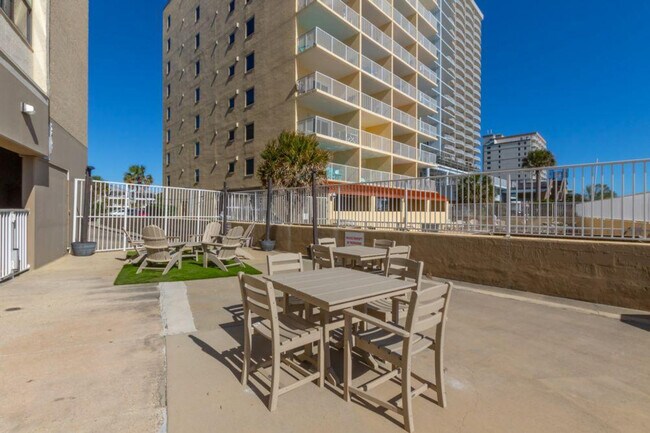 Building Photo - 511 E Beach Blvd