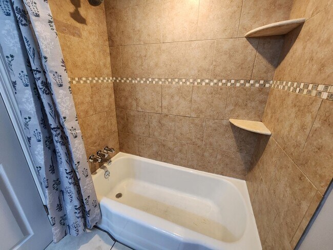 Building Photo - 3 Bedroom 2 Bath home in North Columbus