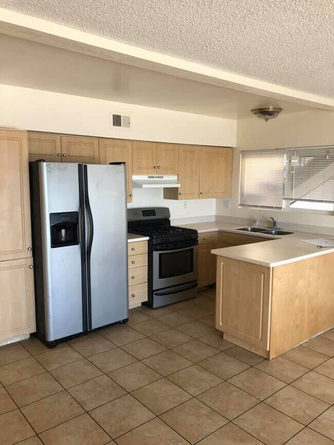 Building Photo - 6525 Del Playa Dr