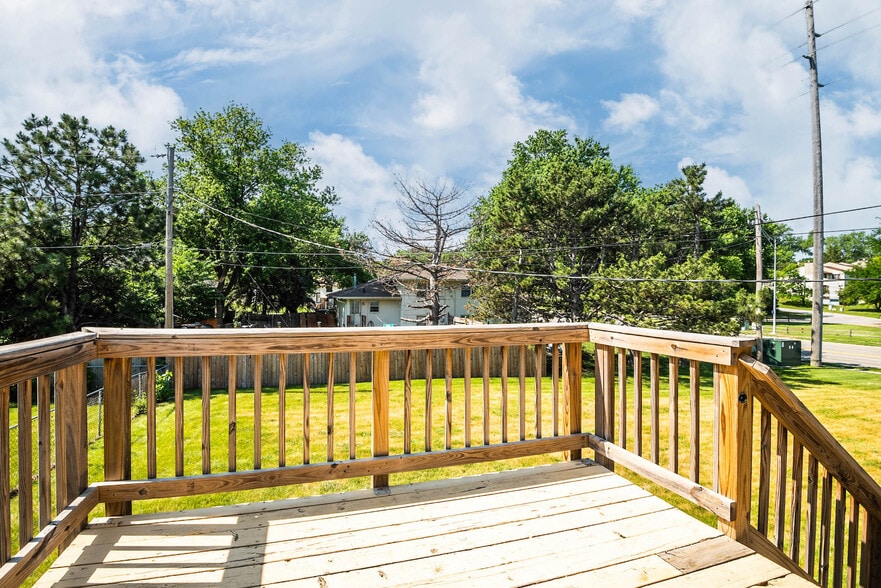 Deck - 10723 Browne St