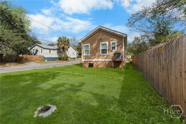 Building Photo - 1403 E Anderson St