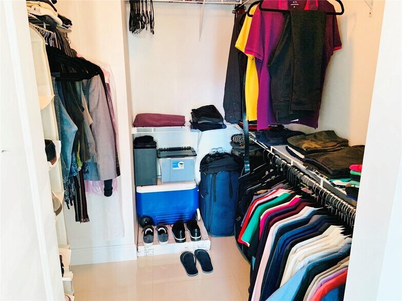 Building Photo - 1250 S Miami Ave