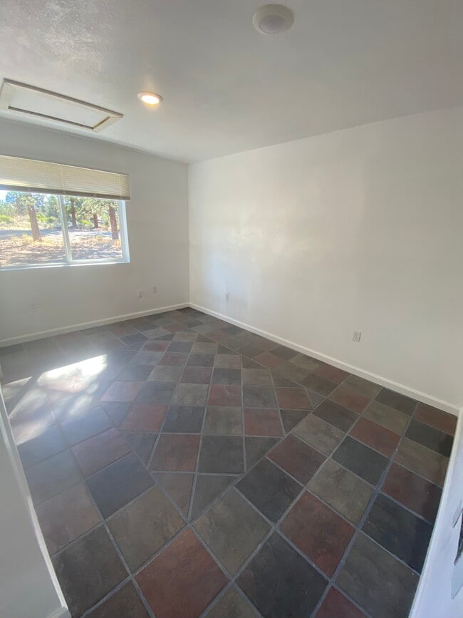 Building Photo - 5036 Lake Shastina Dr