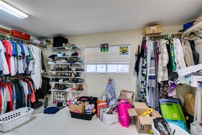 Building Photo - 1048 Painted Daisy Ave