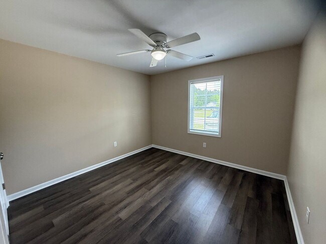 Building Photo - Nice 2 Bedroom, 2 bath duplex.