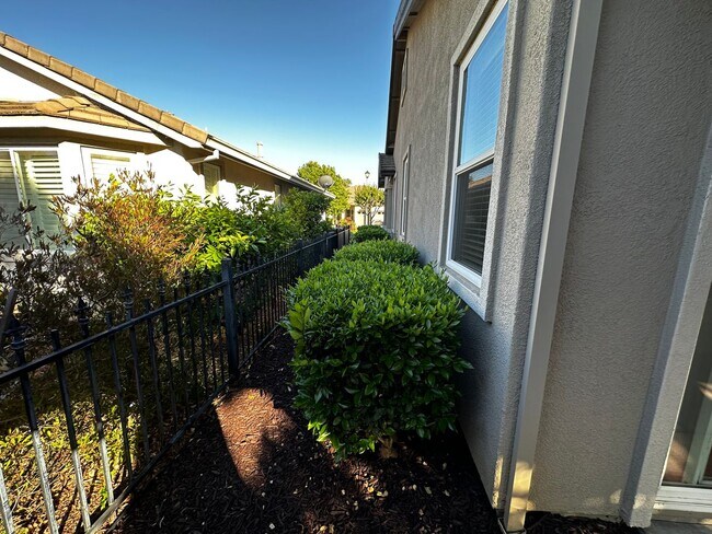Building Photo - 575 Quindell Way