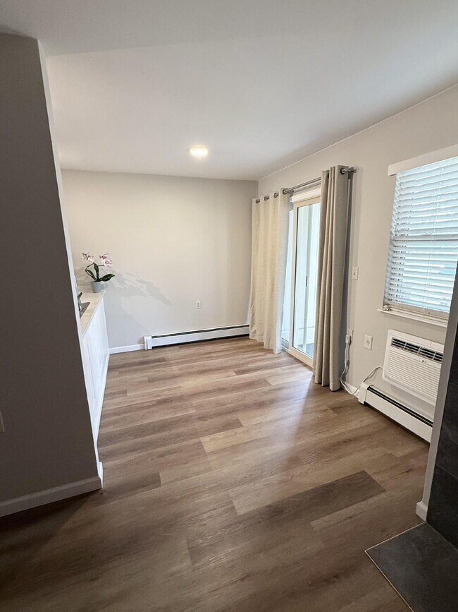 Building Photo - 1bd/1ba condo on 1st floor with pool access