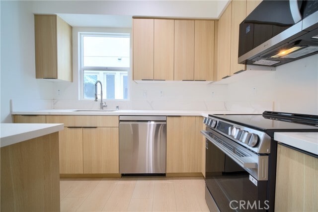 Building Photo - 259 S Ave 54