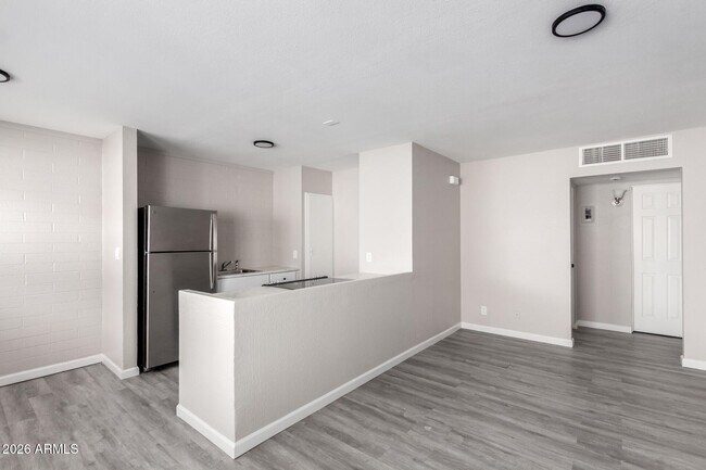 Building Photo - 405 S Priest Dr