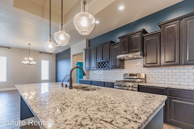 Building Photo - 5 br, 2.5 bath House - 1065 Datura