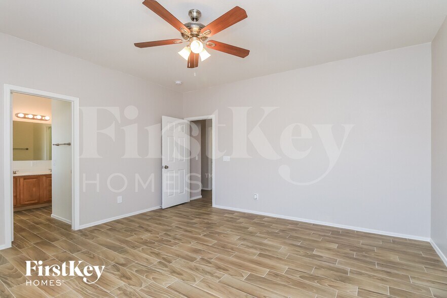 Building Photo - 521 E Red Rock Trail