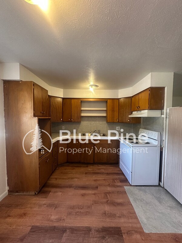 Building Photo - 350 S Ridge Ave