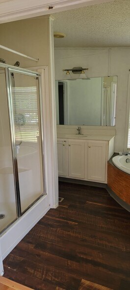 Master Bathroom - 8936 Turner Dr