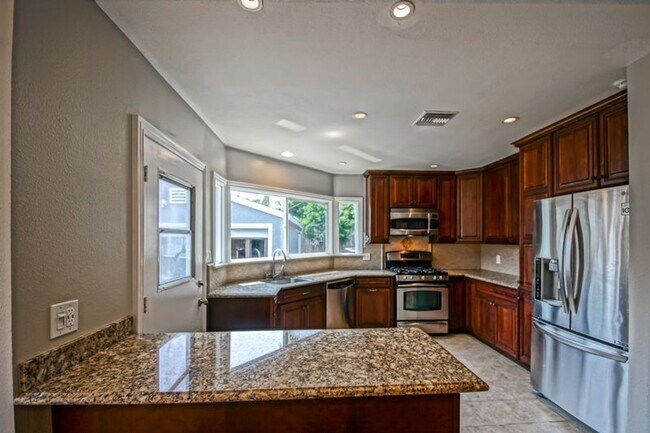 Building Photo - Beautifully Remodeled, Bright & Airy Home w/ Detached Bonus Room w/ Bath & 1-Car Garage, Front Ya...