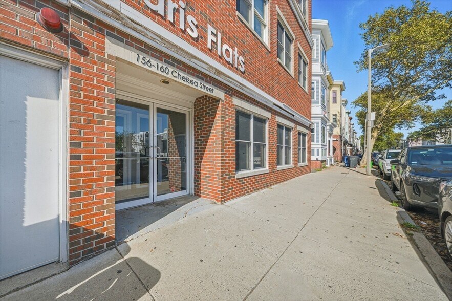 Building Photo - 156 Chelsea St