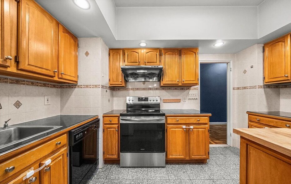 Kitchen - 3601 Greenway