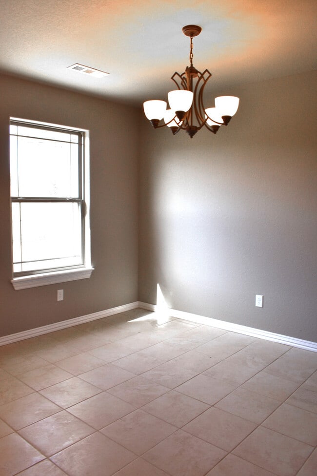 Building Photo - 3 Bedroom 2 Bathroom Home in Prairie Grove.