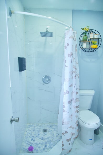 Building Photo - 6036 Polk St