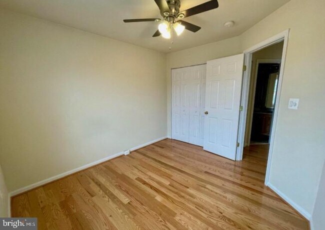 Building Photo - 9058 Two Bays Rd