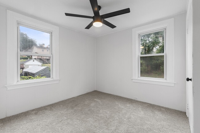 Building Photo - 392 Calderwood Ave