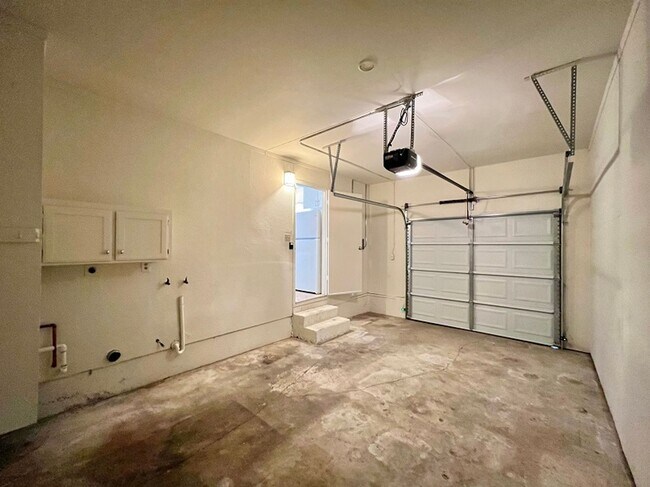 Building Photo - E Street, 1751-1753**