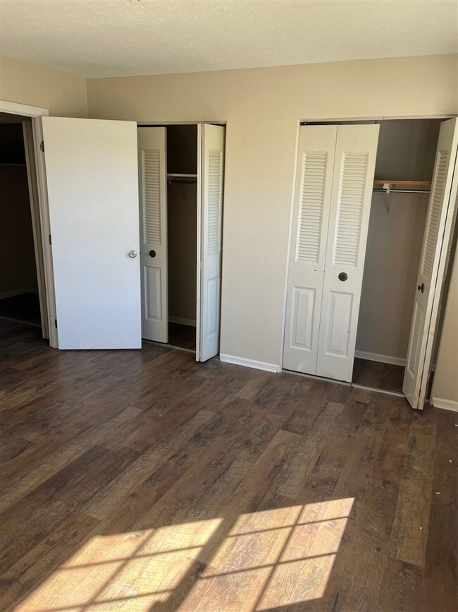 Building Photo - 1014A Windview Pl