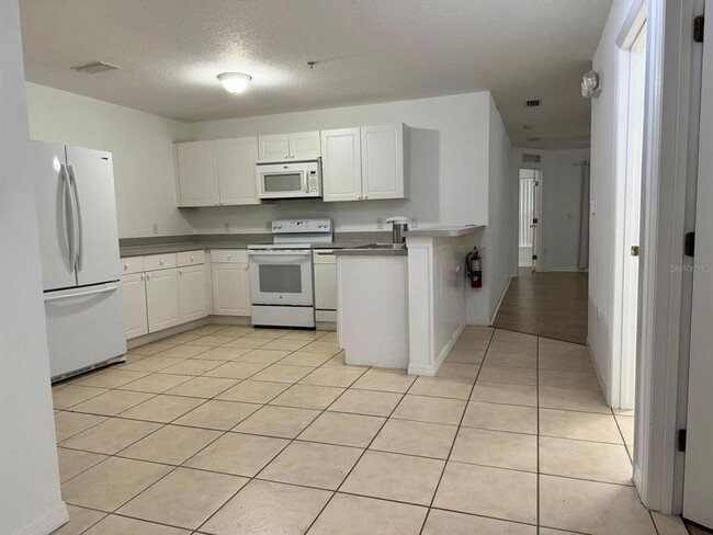 Building Photo - 2732 Club Cortile Cir