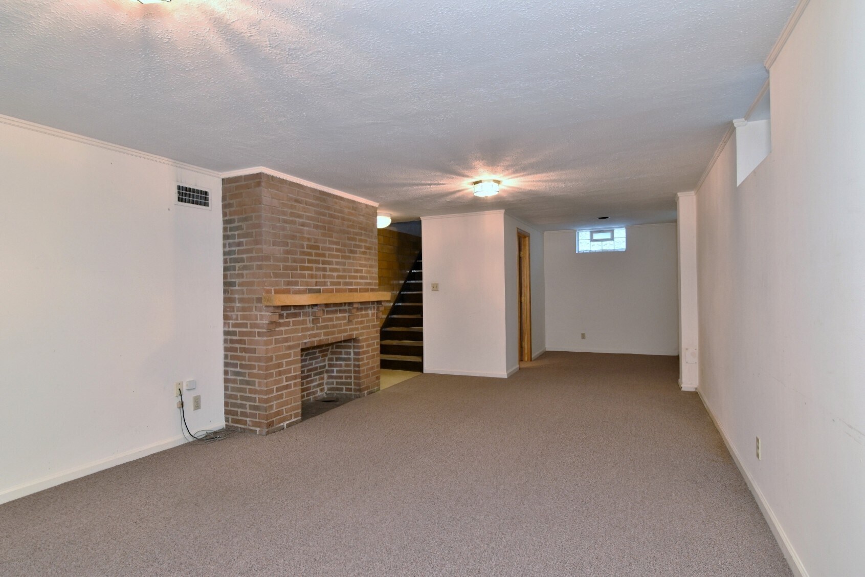 Building Photo - 2027 Riverside Dr
