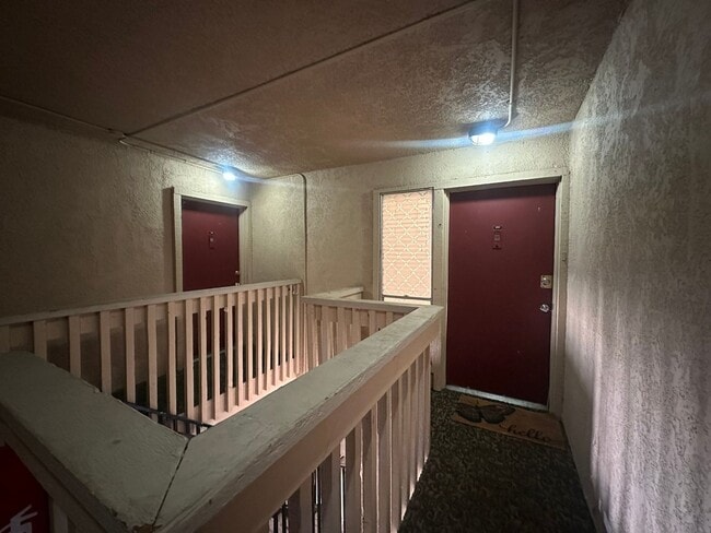 Building Photo - Charming 2-Bed Unit in Dallas! Community p...