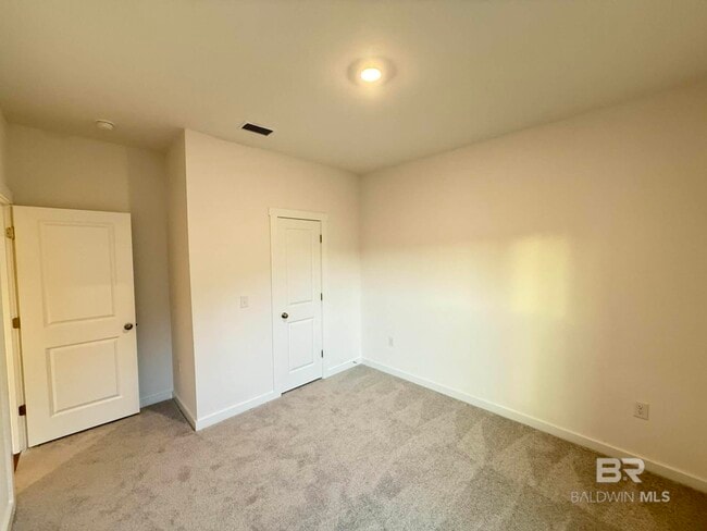 Building Photo - 19293 Maple Crest Loop