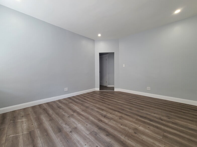 Dining Room - 6117 Monitor Plz