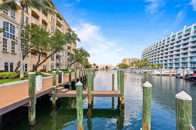 Building Photo - 3001 NE 185th St