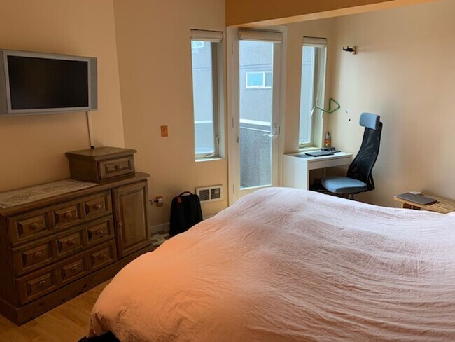 Building Photo - South Lake Union / Queen Anne Condo at the...