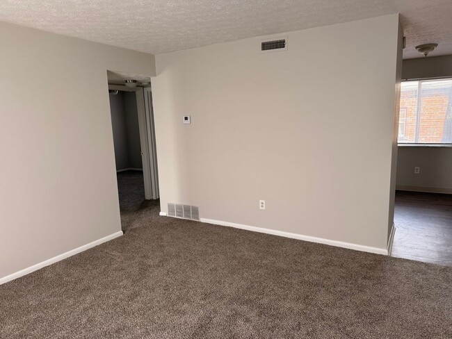Building Photo - 2 Bedroom/1 Bath Garden Style Apartment available now!