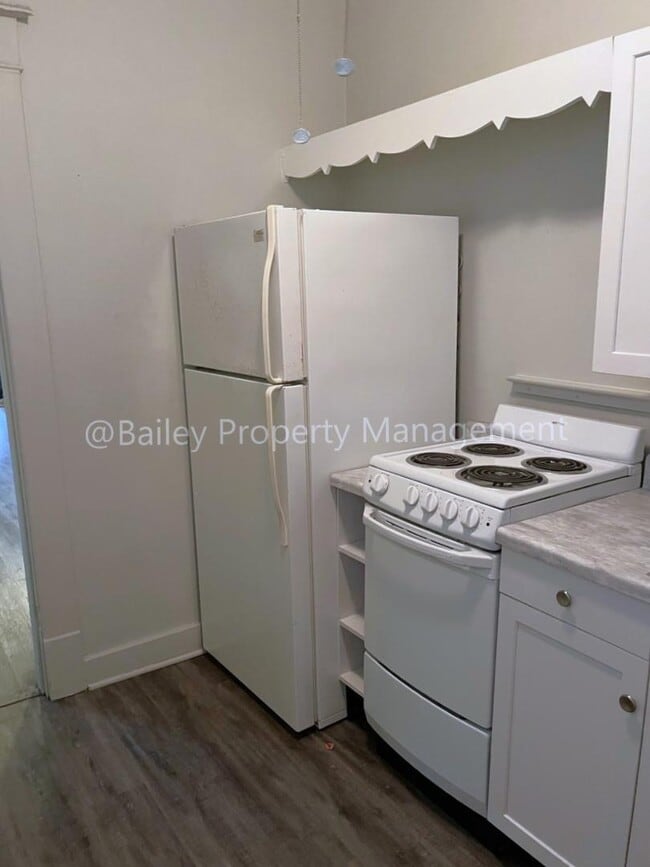 Building Photo - 1634 S Preston St