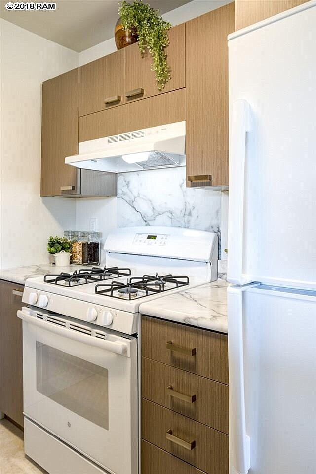 Building Photo - 33 Kihalani St