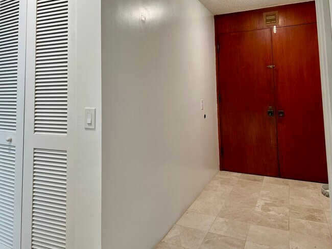 Building Photo - 250 Kawaihae St