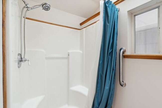Building Photo - Beautifully Updated Spokane Valley Home with a Mother in Law Suite