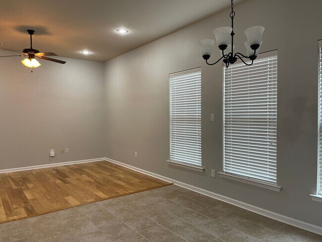 Building Photo - Berkshire Beauty