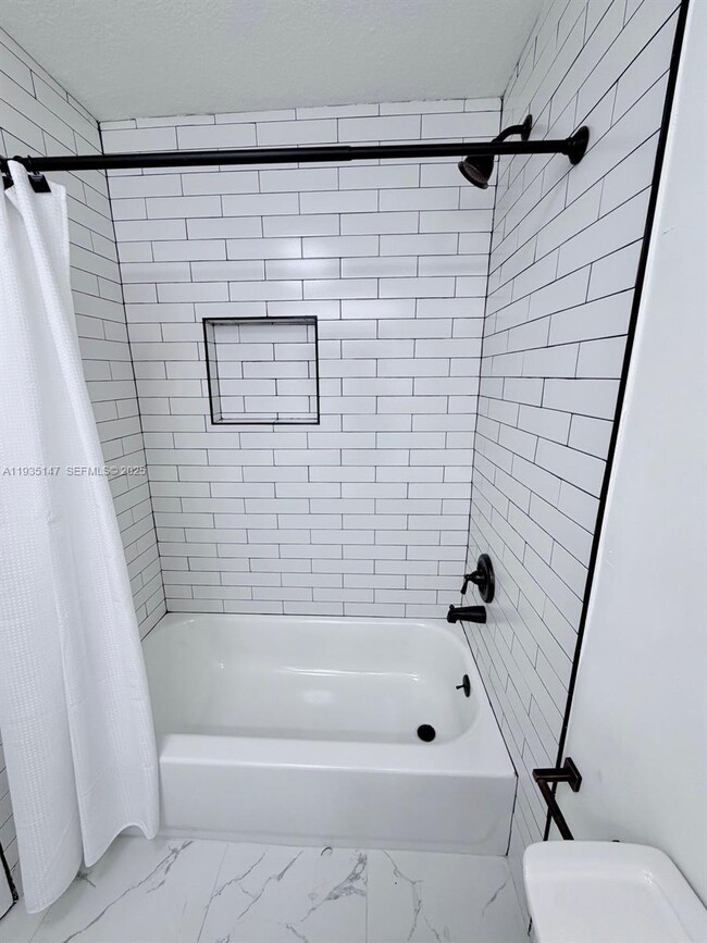 Building Photo - 10722 La Placida Dr