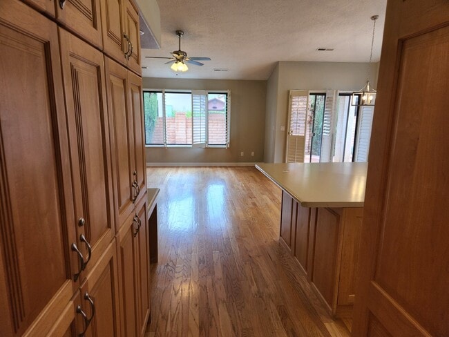 Building Photo - Beautiful home in well kept community