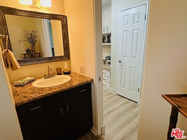 Building Photo - 425 S Paseo Laredo